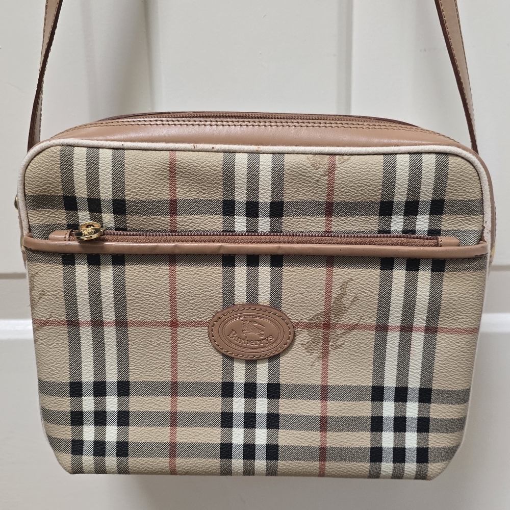 Burberry Multipocket Shoulder Bag 8 in x 10 in x 3.25 in. Bag Drop 18.5 in - Picture 3 of 17